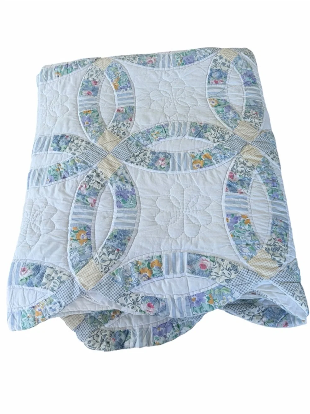 VTG Double Wedding Ring Quilt Hand Quilted Scalloped Edges Cottage Shabby King